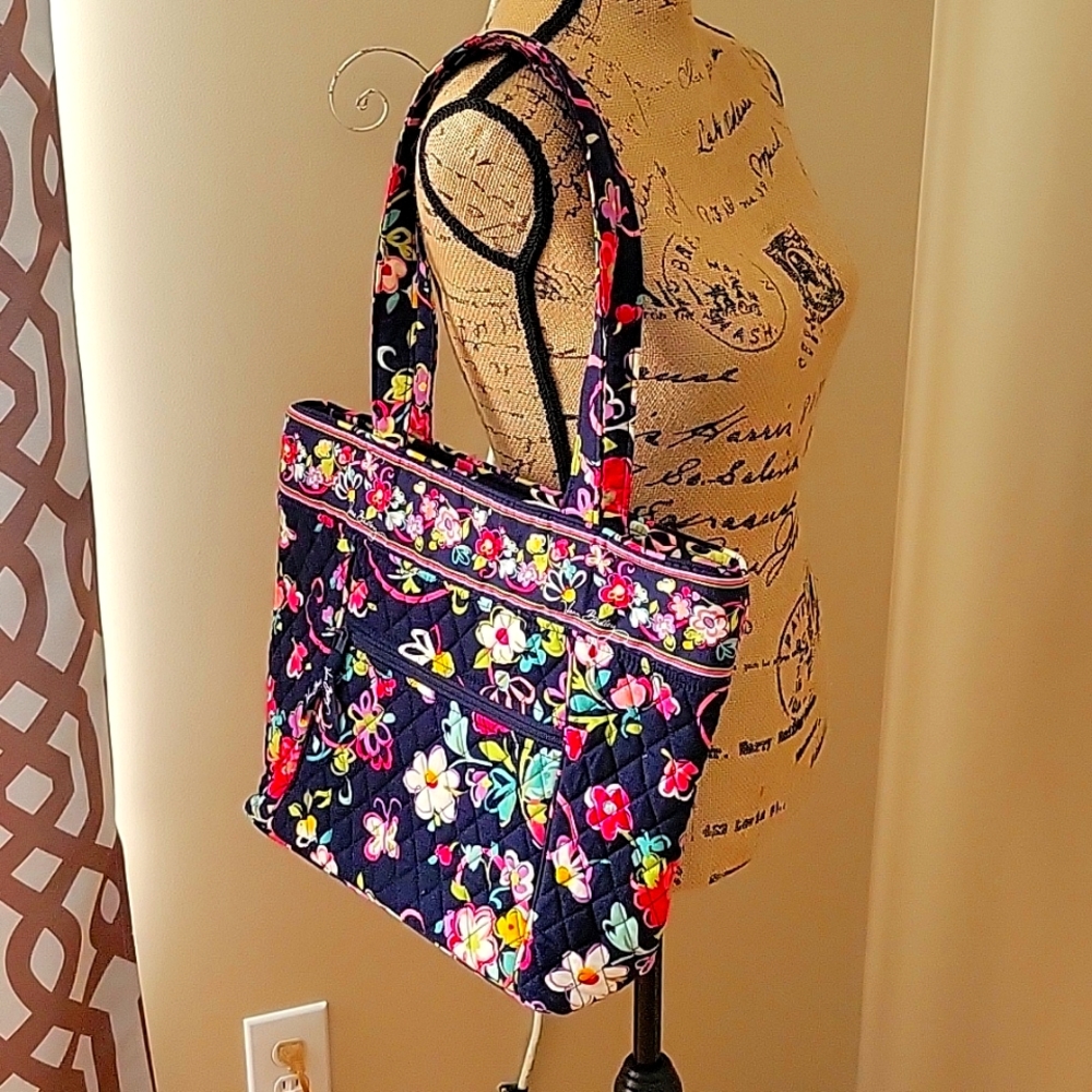 Vera Bradley purse/tote bag 15in x 12in Excellent condition